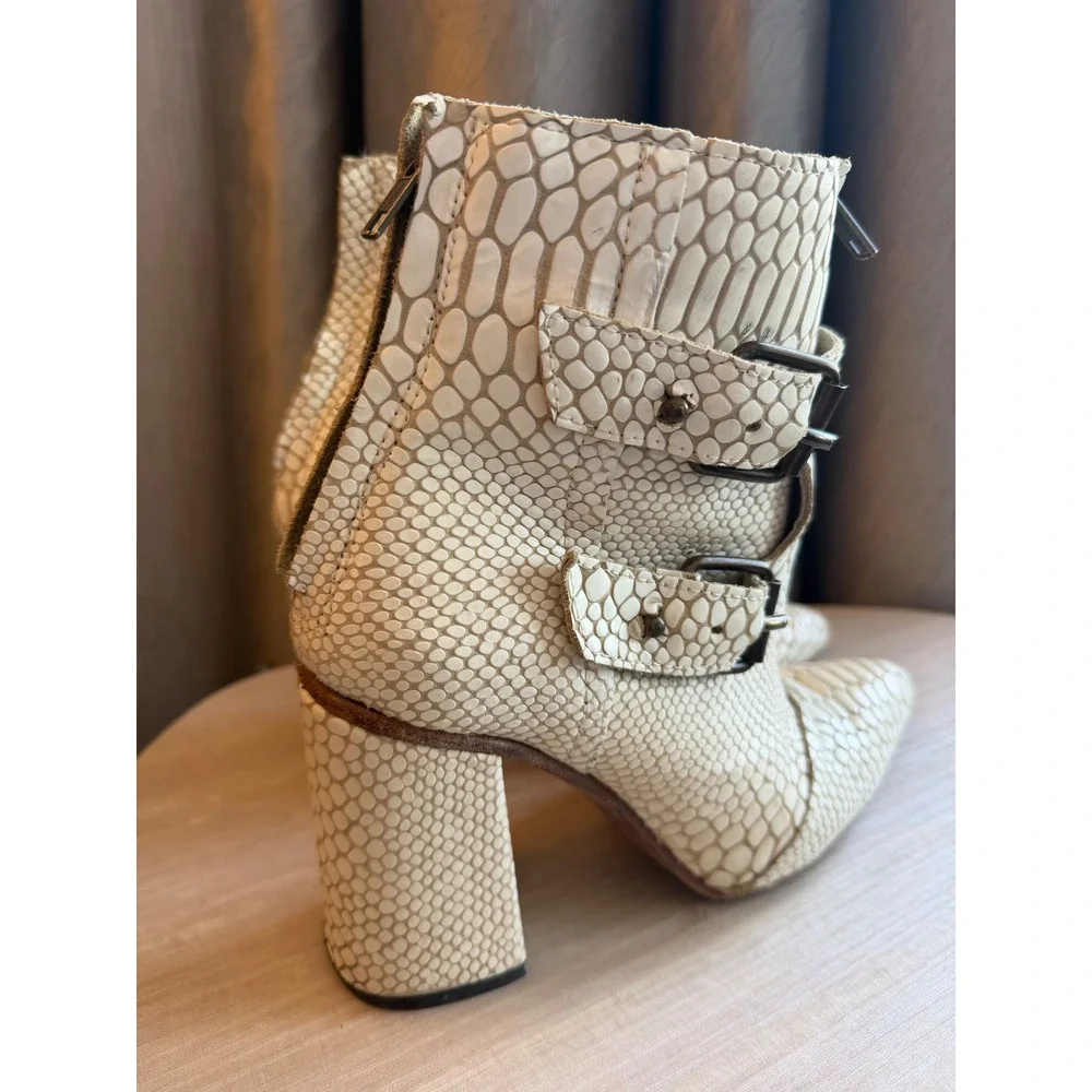 Freebird Joey Snakeskin Embossed Leather Ankle Boots Cream White Womens 8
